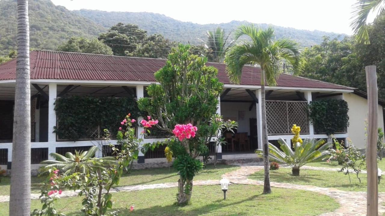 Casavelion Hotel Ilhas Karimunjava Exterior foto